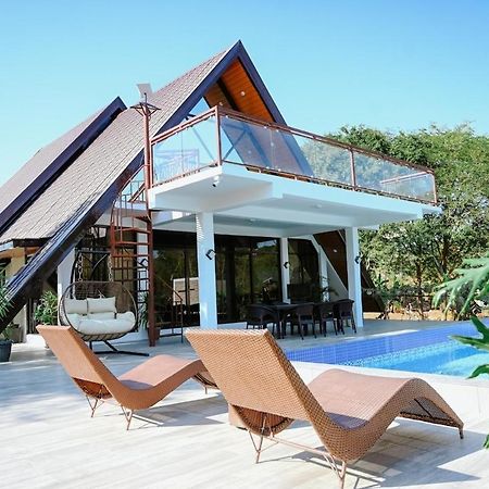 Redwood Cabin Bolinao Eksteriør bilde